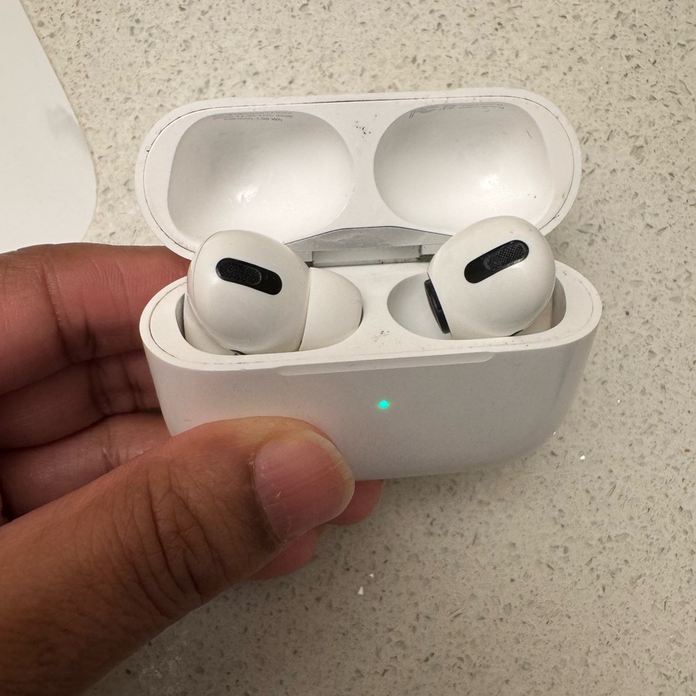 Apple AirPods Pro 1st Generation